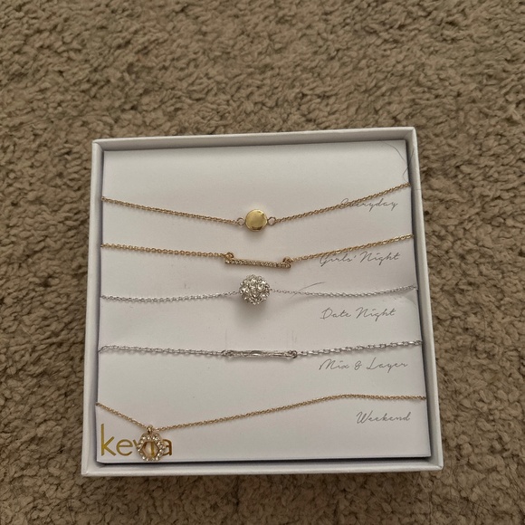 Multiple necklaces - Picture 1 of 1